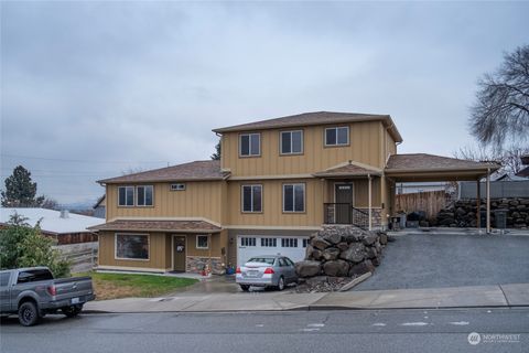 Photo of 1201 Monitor Avenue, Wenatchee, WA 98801 (MLS # 2317063)