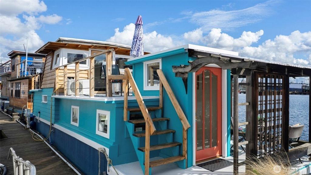 Photo of 1080 W Ewing Place #E1, Seattle, WA 98119 (MLS # 2484069)