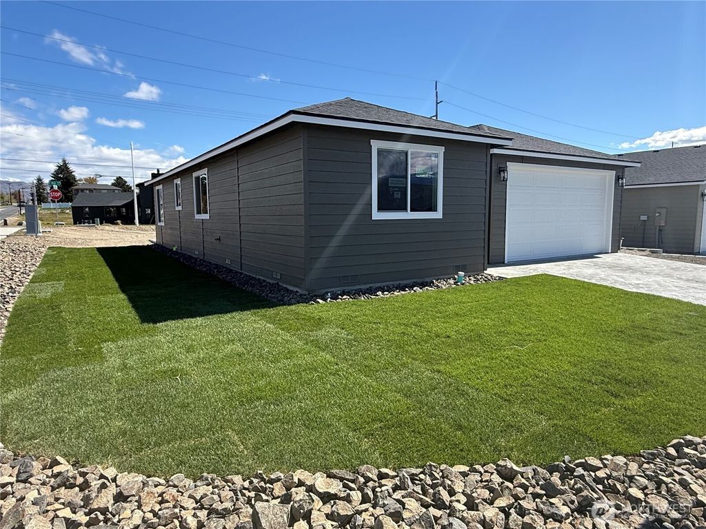 Photo of 2484 Noah Street SE, East Wenatchee, WA 98802 (MLS # 2509218)
