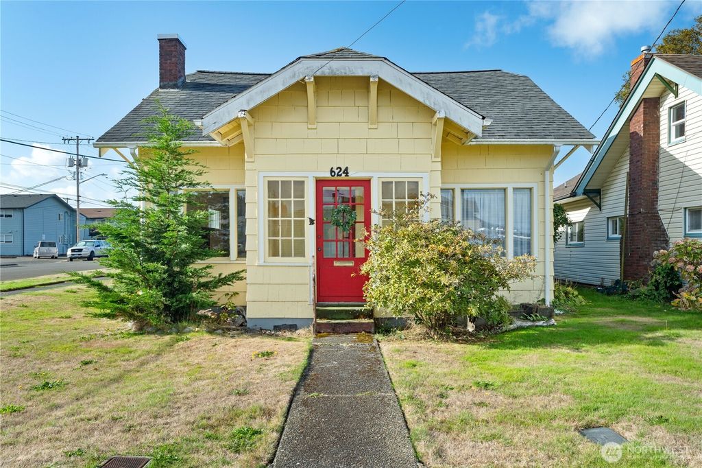 Photo of 624 L Street, Hoquiam, WA 98550 (MLS # 2434468)
