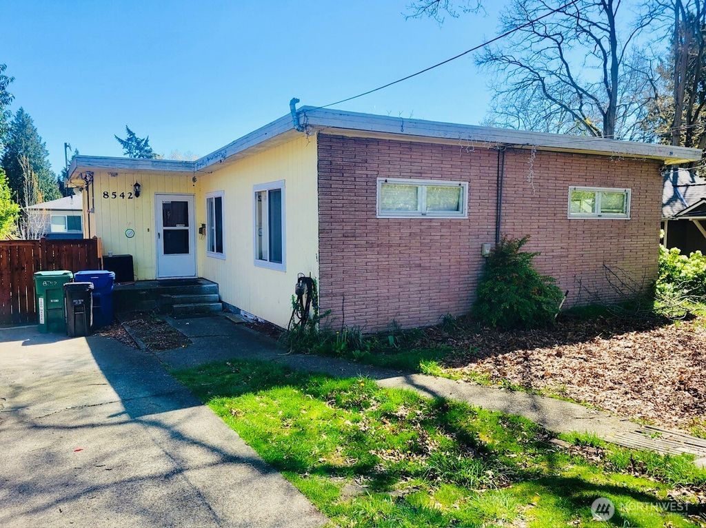 Photo of 8542 Interlake Avenue N, Seattle, WA 98103 (MLS # 2360781)