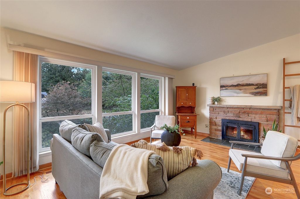 Photo of 15855 37th Avenue NE, Lake Forest Park, WA 98155 (MLS # 2155802)