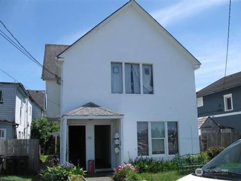 Photo of 118 Jefferson Street, Hoquiam, WA 98550 (MLS # 2464346)