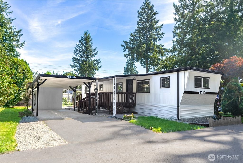 Photo of 900 29th Street SE #E10, Auburn, WA 98002 (MLS # 2433179)