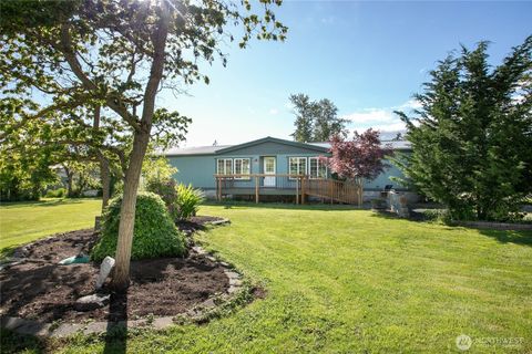 Photo of 5375 Starry Road, Bellingham, WA 98226 (MLS # 2526629)