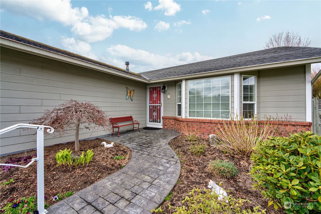 Photo of 13822 52nd Avenue NE, Marysville, WA 98271 (MLS # 2055584)