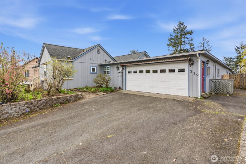 319 N 3rd Street