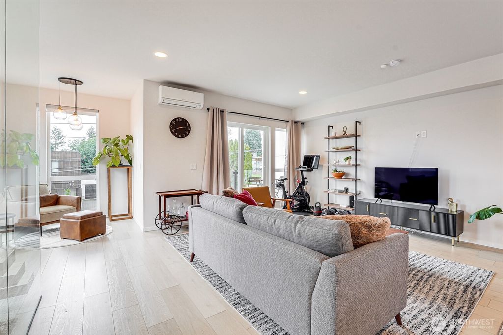 Photo of 2014 E Pine Street #B, Seattle, WA 98122 (MLS # 2484038)