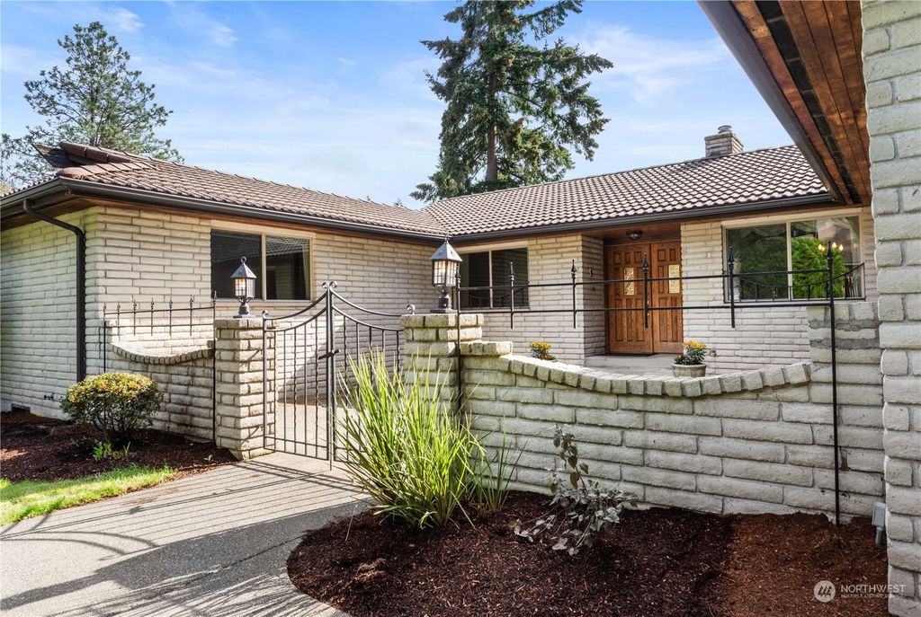 Photo of 3815 SW 321st Street, Federal Way, WA 98023 (MLS # 2299436)