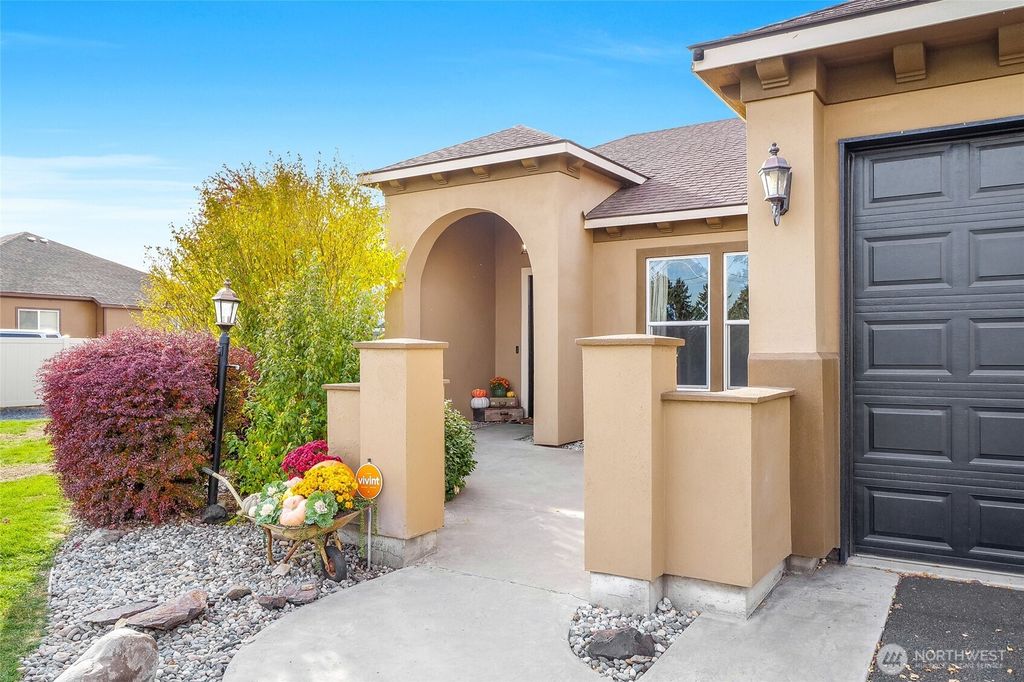 Photo of 3052 NE Rd H, Moses Lake, WA 98837 (MLS # 2451498)