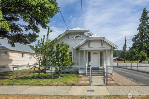Photo of 819 1st Street, Cle Elum, WA 98922 (MLS # 2515329)