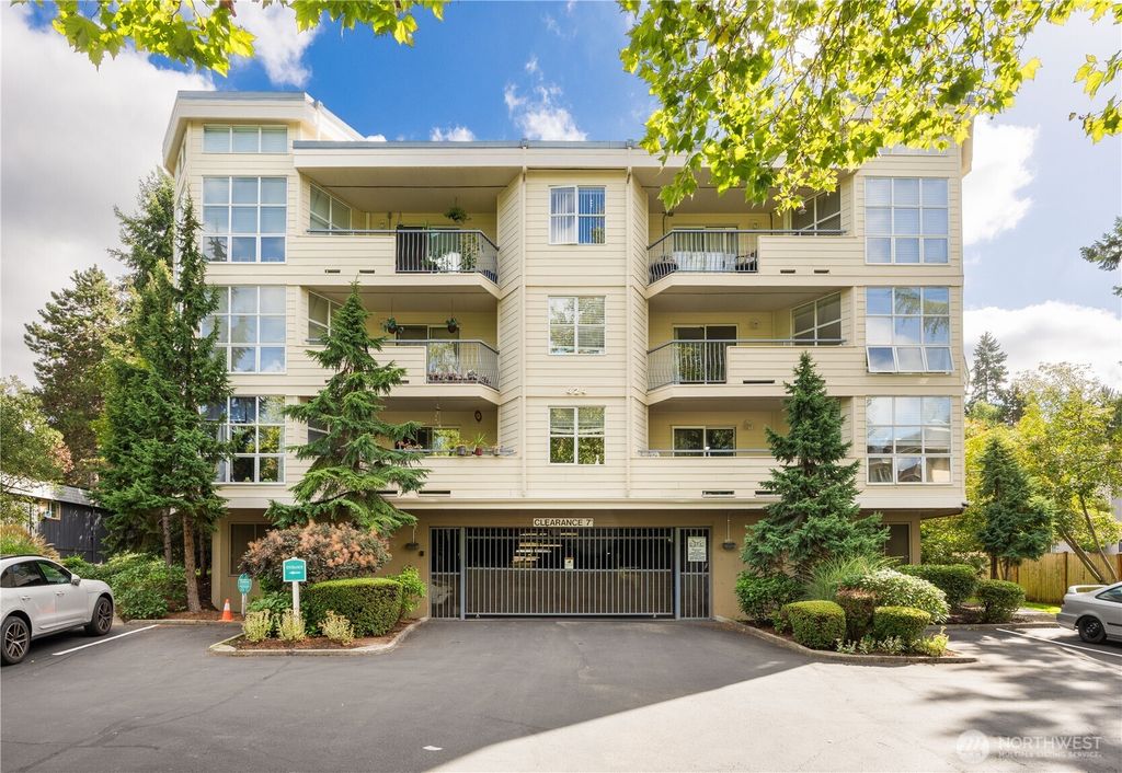 Photo of 424 102nd Street SE #108, Bellevue, WA 98004 (MLS # 2434955)