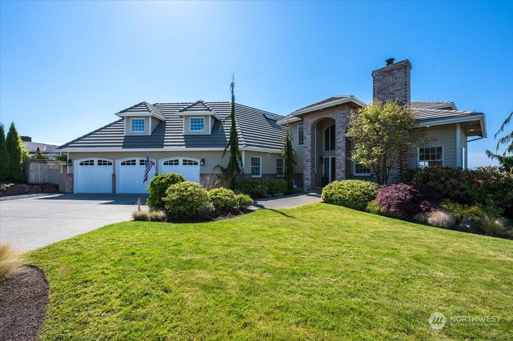 Photo of 5120 33rd Avenue W, Everett, WA 98203 (MLS # 2286603)