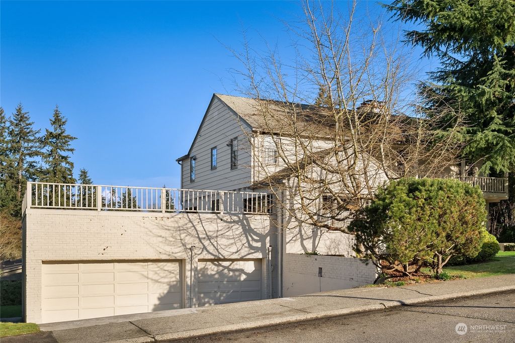 Photo of 1524 Shenandoah Drive E, Seattle, WA 98112 (MLS # 2019669)