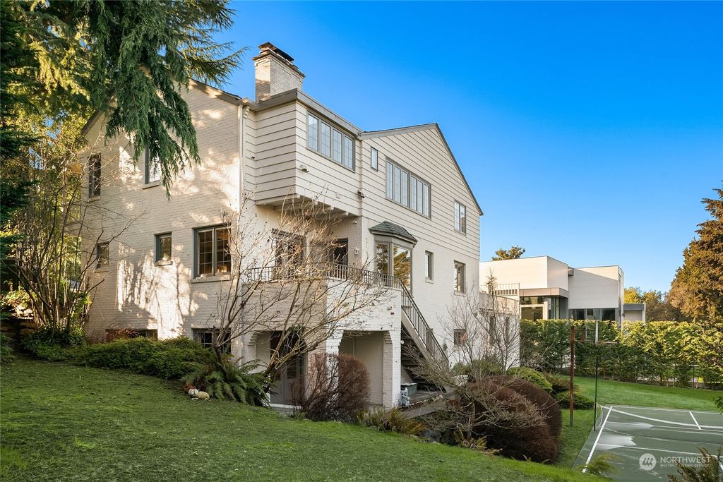 Photo of 1524 Shenandoah Drive E, Seattle, WA 98112 (MLS # 2019669)