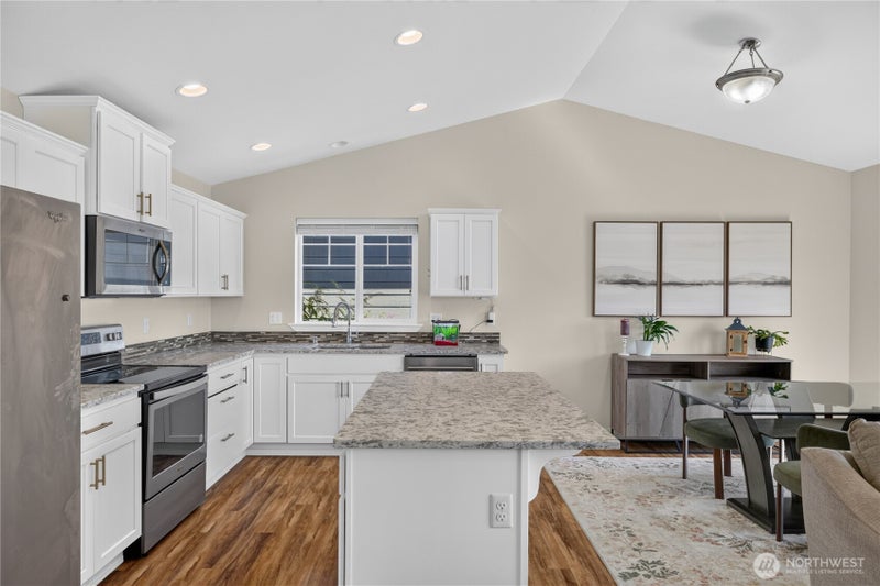 1477 W Gateway Heights Loop