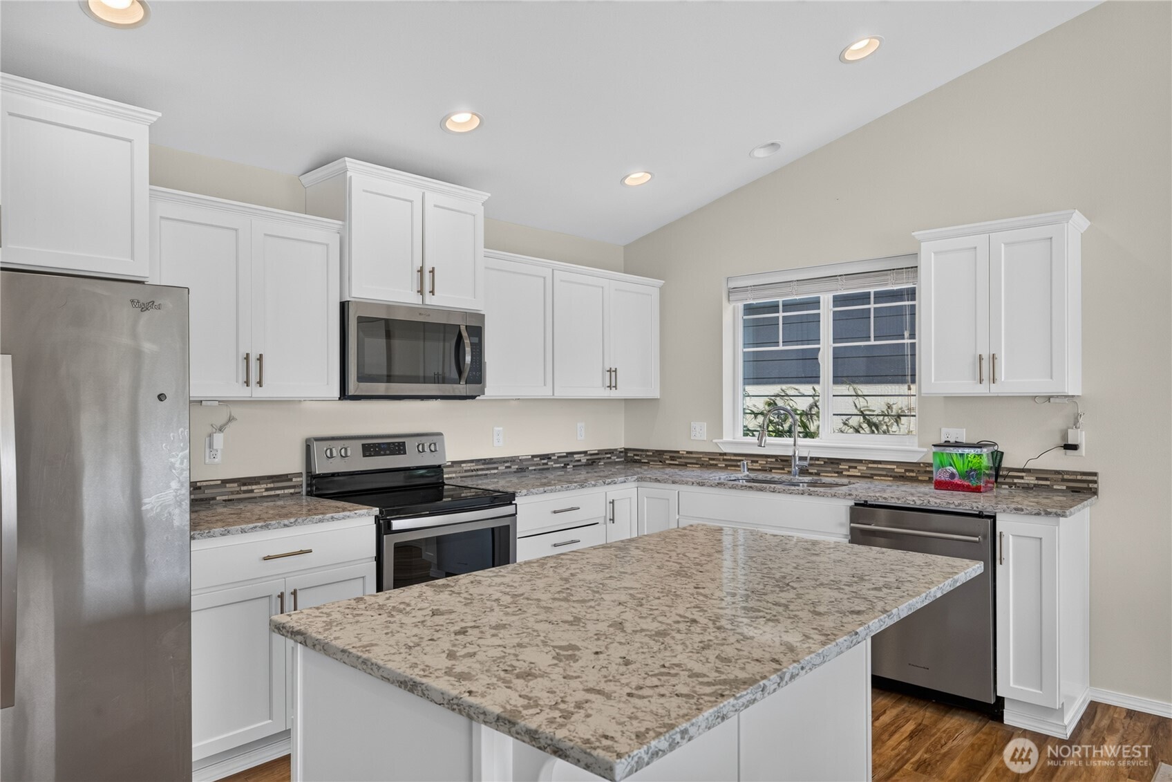 1477 W Gateway Heights Loop
