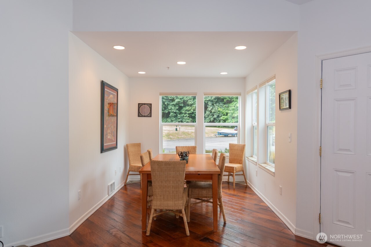 352 Maple Grove Rd