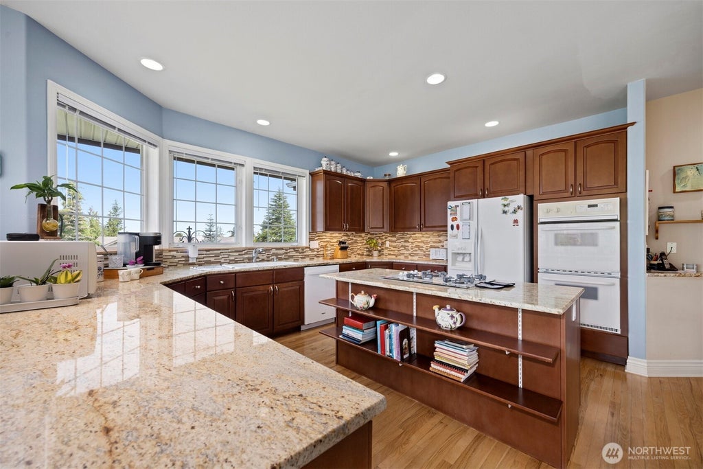 Photo of 911 E Pacificview Drive, Bellingham, WA 98229 (MLS # 2581601)