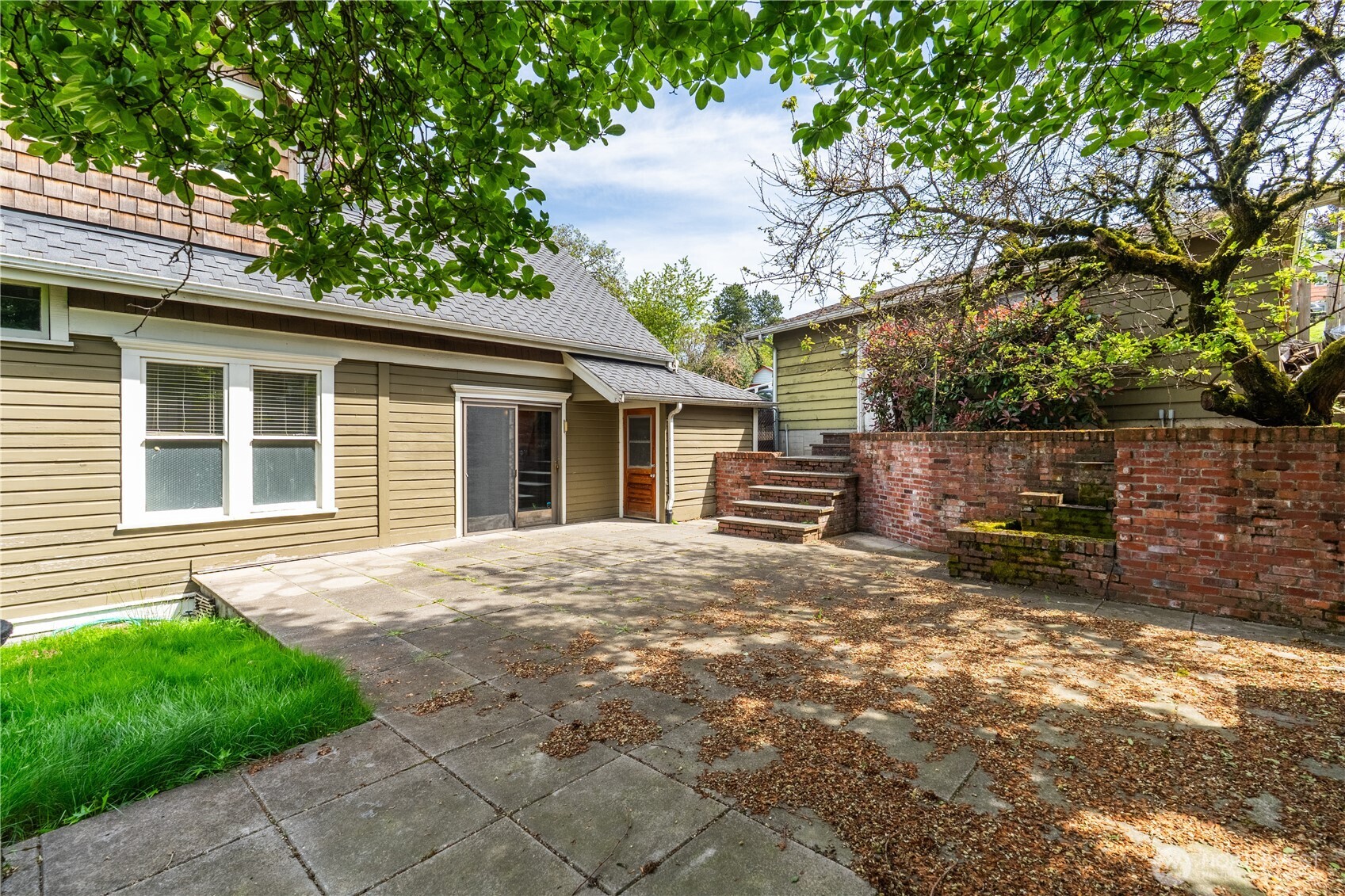 400 Cedar Avenue S