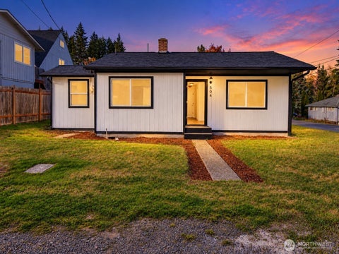 Photo of 504 Grant Avenue, Shelton, WA 98584 (MLS # 2590765)
