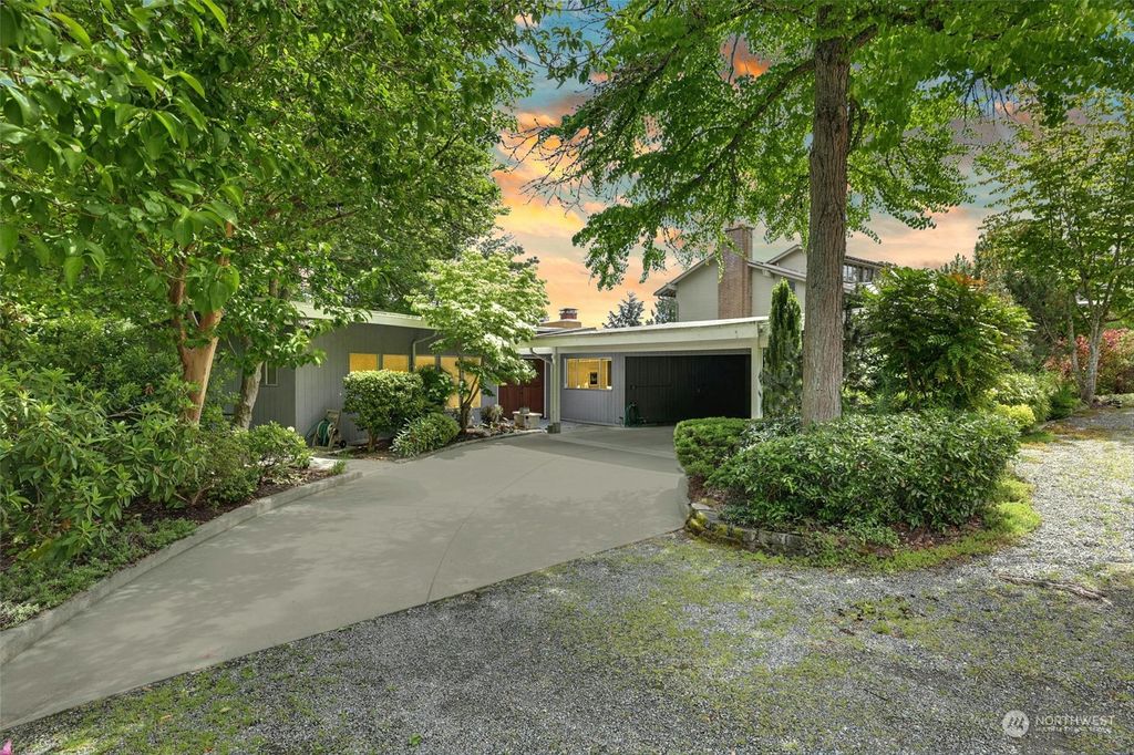 Photo of 11050 Exeter Avenue NE, Seattle, WA 98125 (MLS # 2241877)