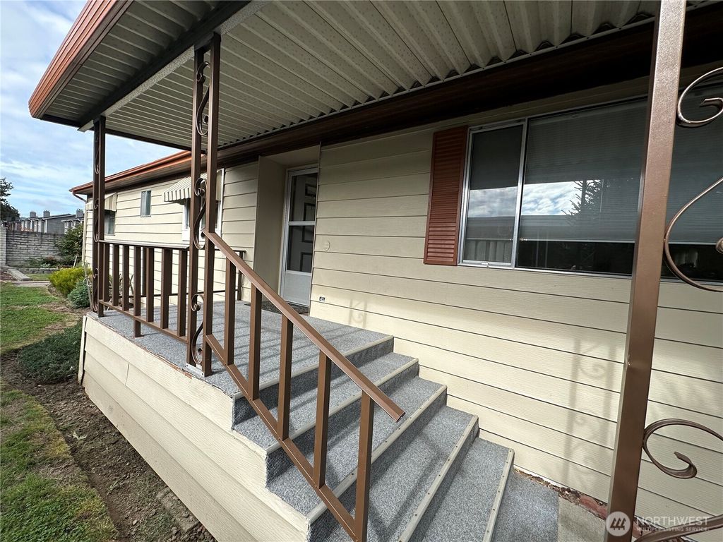 Photo of 1402 22nd Street NE #27, Auburn, WA 98002 (MLS # 2439268)