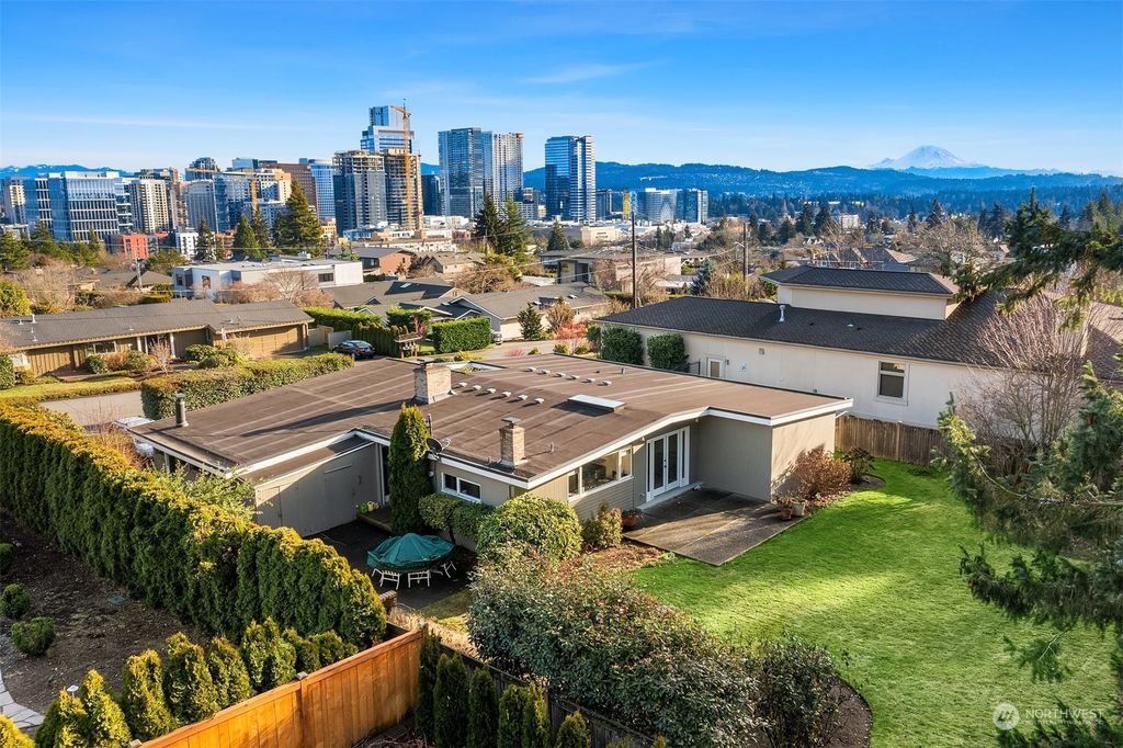 Photo of 1325 97th Avenue NE, Clyde Hill, WA 98004 (MLS # 2052434)