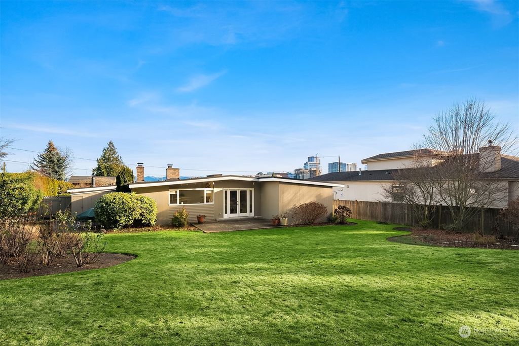 Photo of 1325 97th Avenue NE, Clyde Hill, WA 98004 (MLS # 2052434)