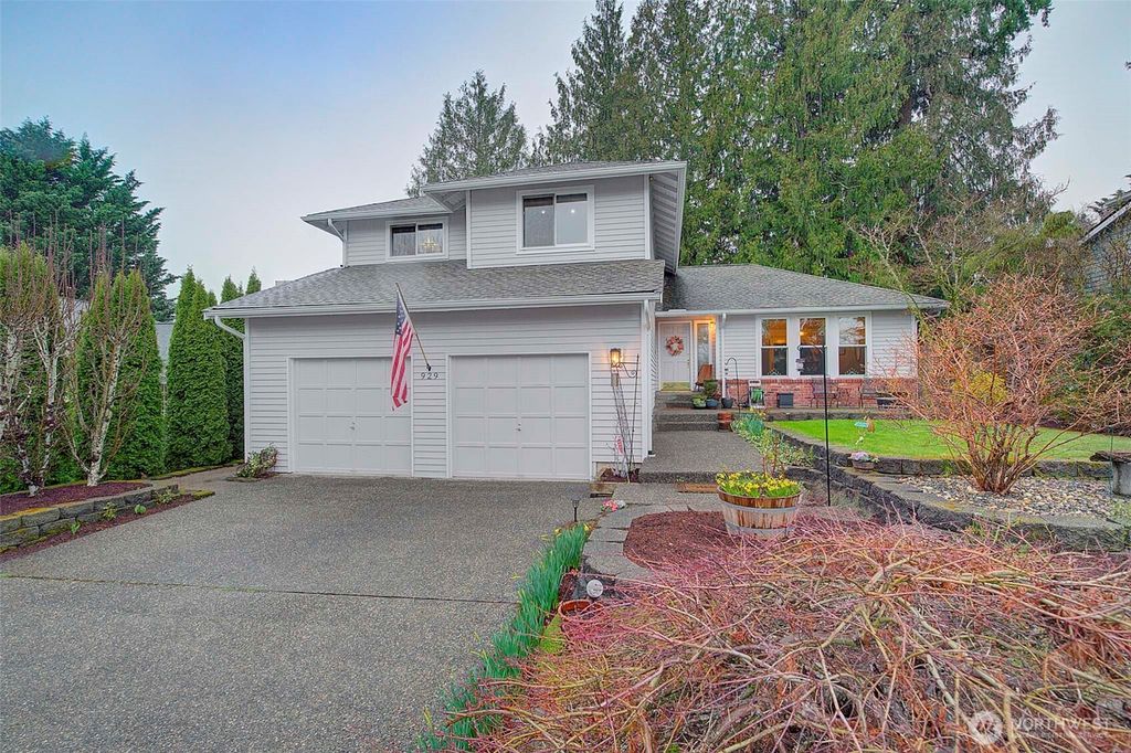 Photo of 929 224th Avenue NE, Sammamish, WA 98074 (MLS # 2487510)