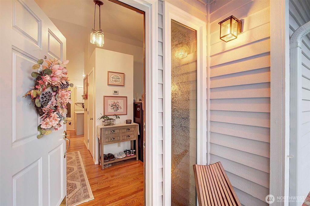 Photo of 929 224th Avenue NE, Sammamish, WA 98074 (MLS # 2487510)