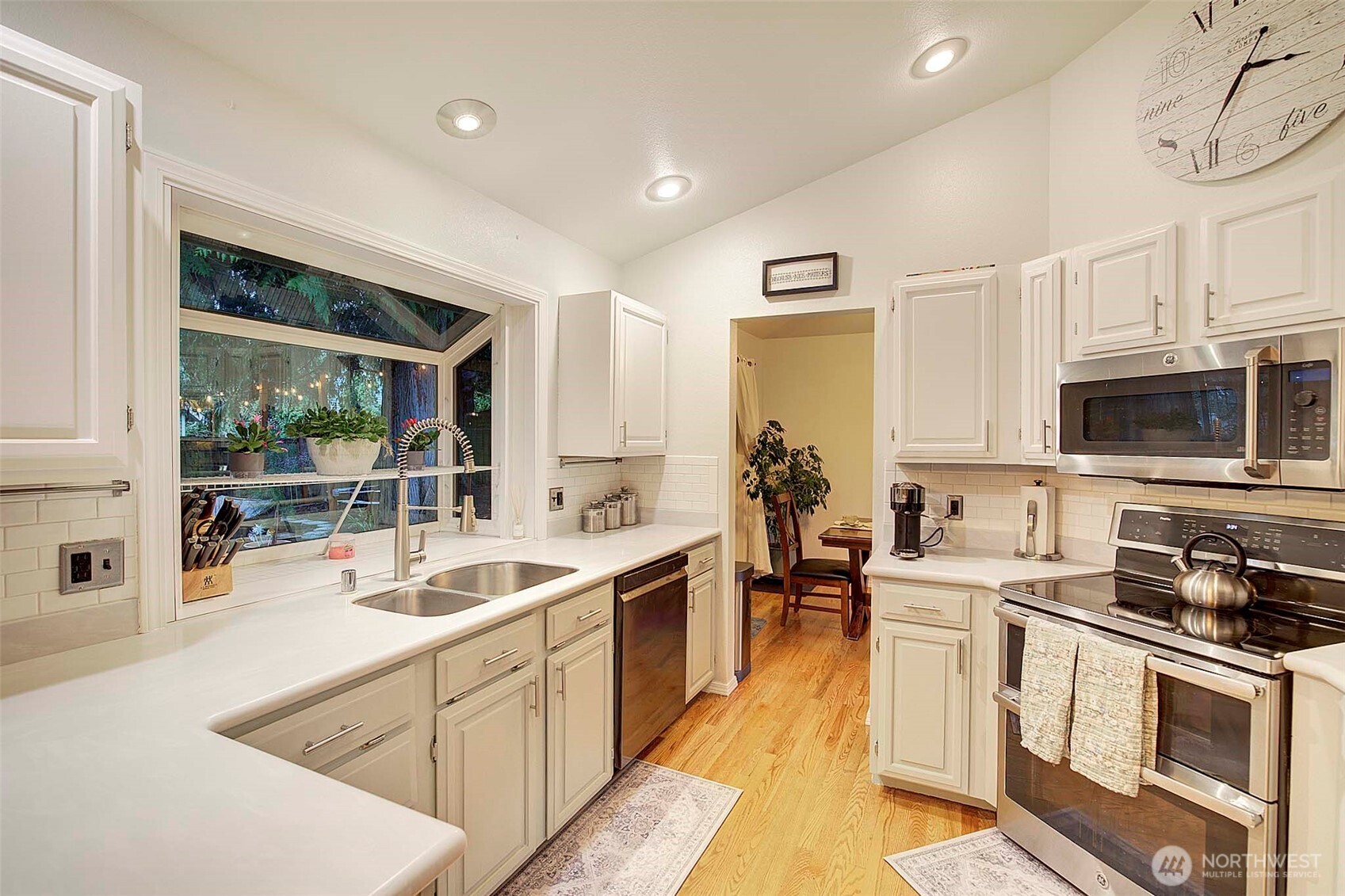 Sammamish, Washington, 98074, United States, 4 Bedrooms Bedrooms, ,3 BathroomsBathrooms,Residential,Active,2023853