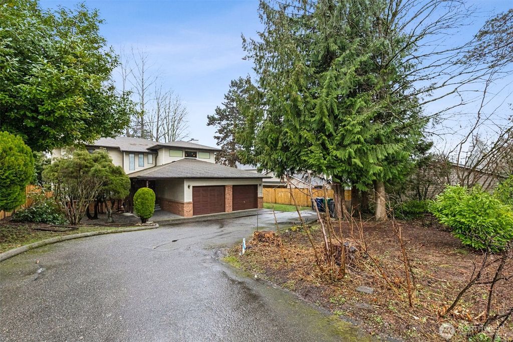Photo of 15215 Larch Way, Lynnwood, WA 98087 (MLS # 2467752)