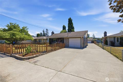 Photo of 506 Calistoga Street W, Orting, WA 98360 (MLS # 2555367)