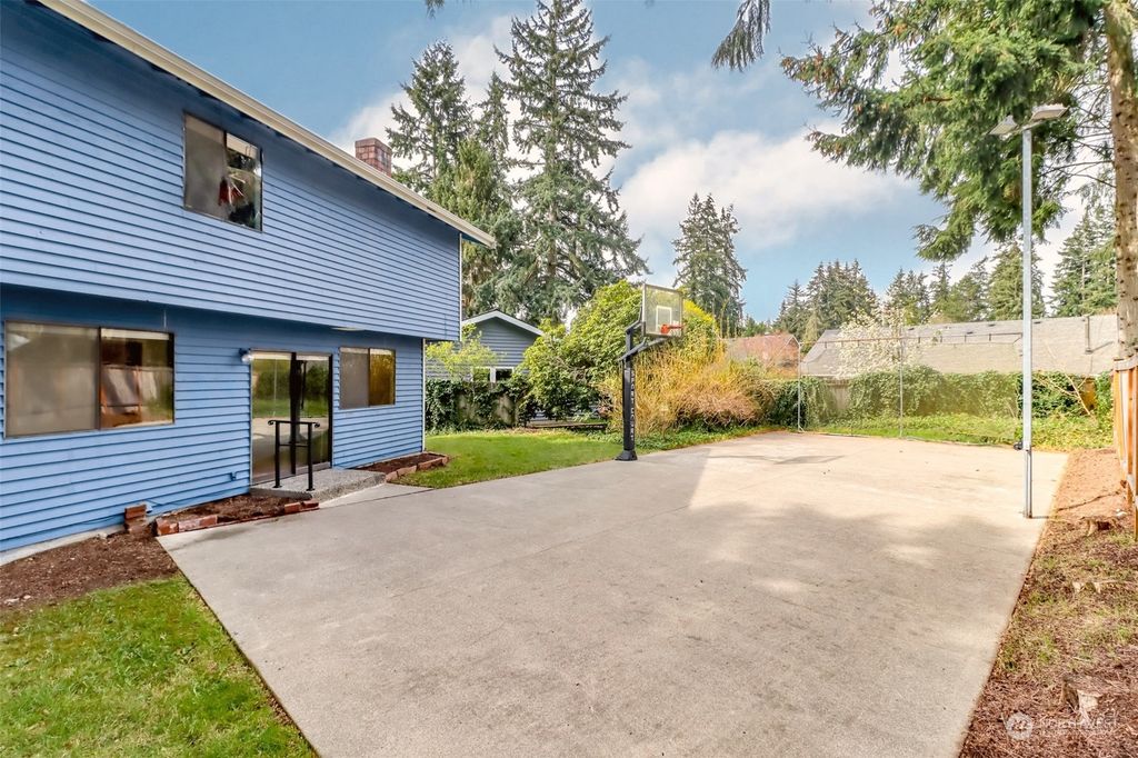 Photo of 12206 NE 139th Place, Kirkland, WA 98034 (MLS # 2057443)