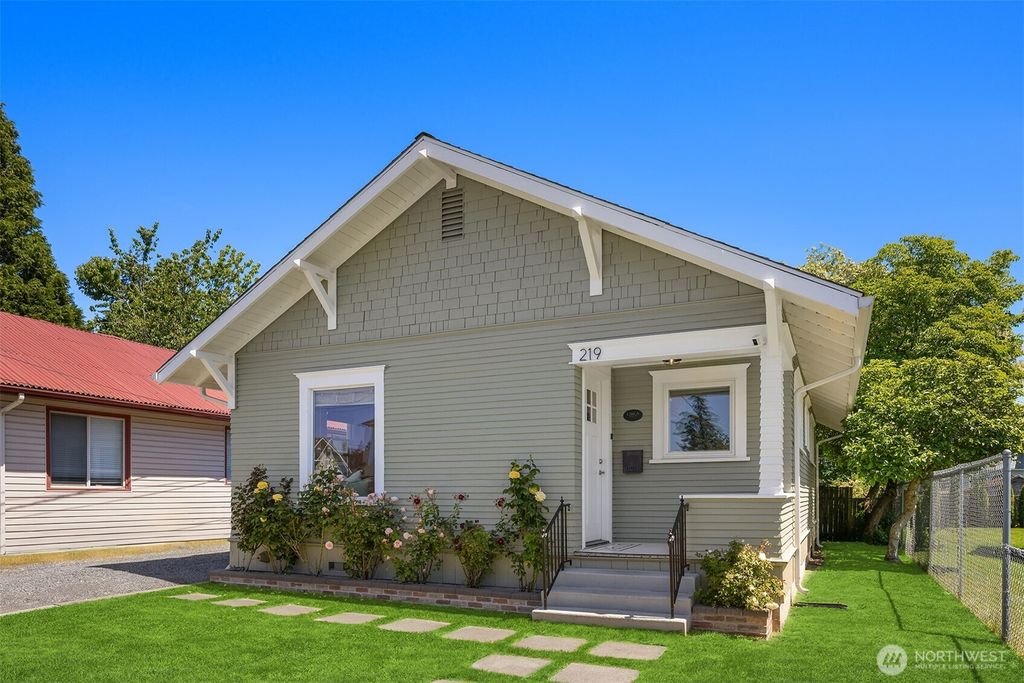 Photo of 219 S Sams Street, Monroe, WA 98272 (MLS # 2382547)