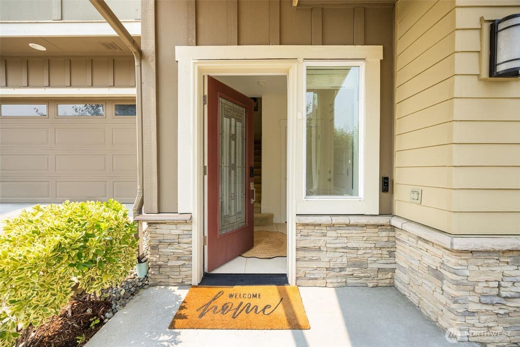 Photo of 900 228th Avenue NE #14B, Sammamish, WA 98074 (MLS # 2565357)