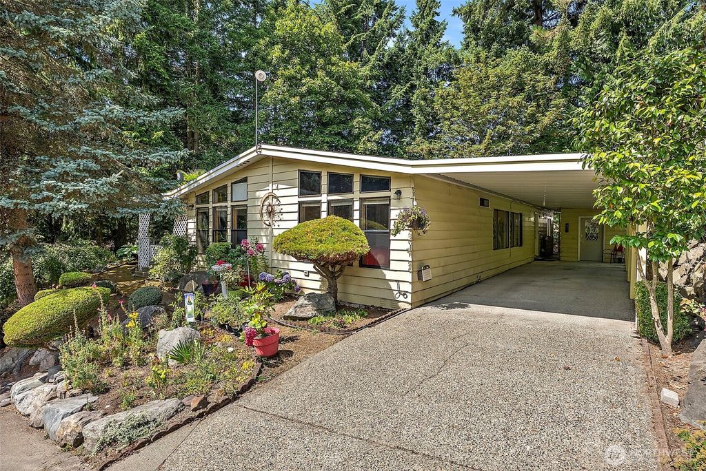 Photo of 2500 S 370th St St #147, Federal Way, WA 98003 (MLS # 2412985)