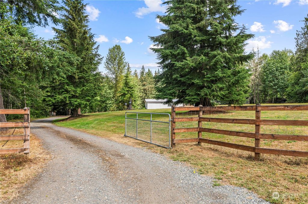 Photo of 28910 SE 226th Street, Maple Valley, WA 98038 (MLS # 2273157)