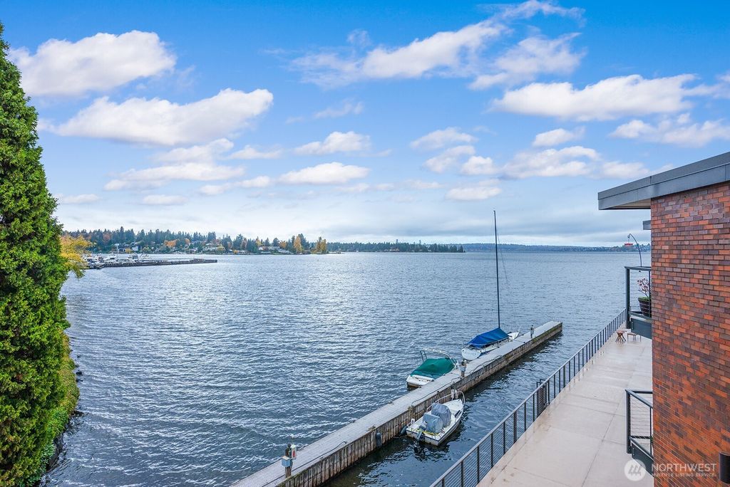 Photo of 5535 Lake Washington Boulevard NE #302, Kirkland, WA 98033 (MLS # 2496284)