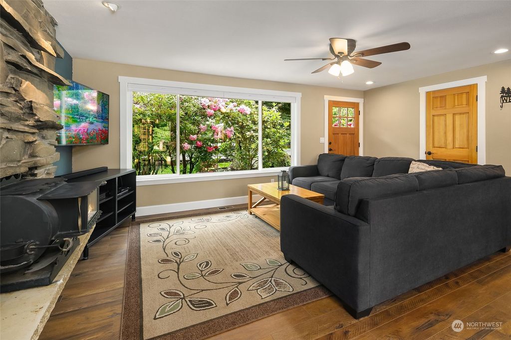 Photo of 413 Thrasher Avenue NE, North Bend, WA 98045 (MLS # 1999254)