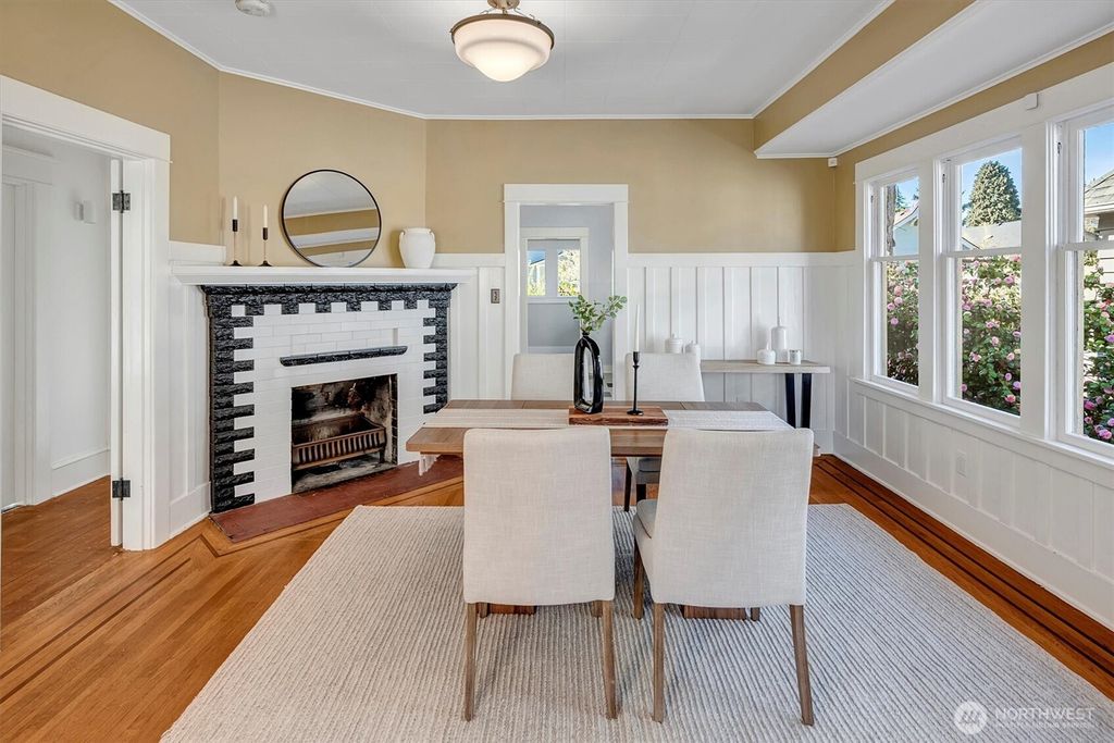 Photo of 841 NE 58th Street, Seattle, WA 98105 (MLS # 2356336)
