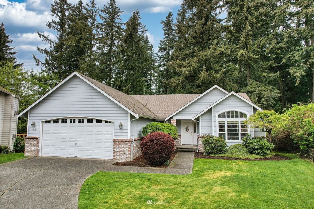 Photo of 1425 195th Street SW, Lynnwood, WA 98036 (MLS # 1929373)