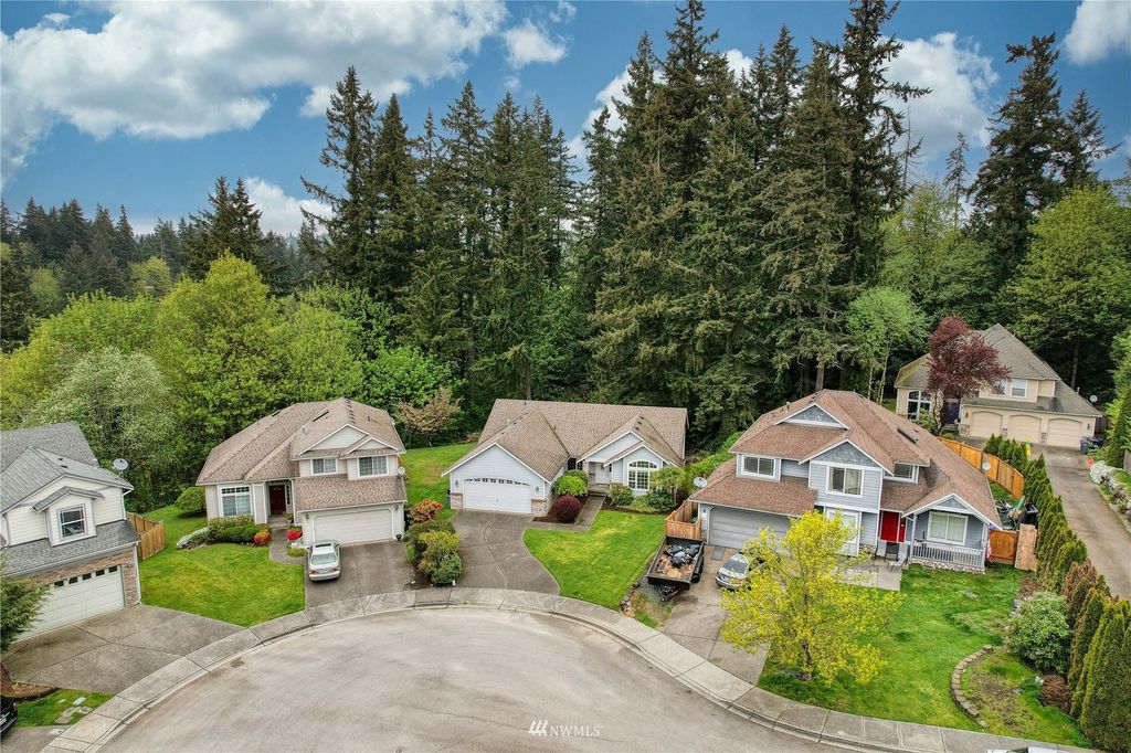 Photo of 1425 195th Street SW, Lynnwood, WA 98036 (MLS # 1929373)