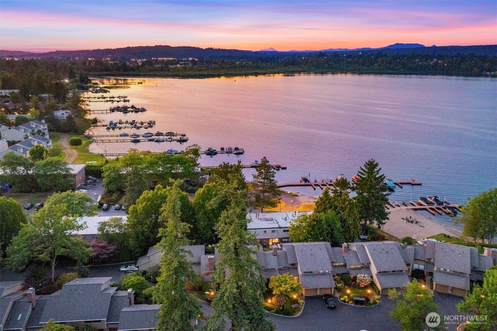 Photo of 17517 NE 38th Court, Redmond, WA 98052 (MLS # 2420507)