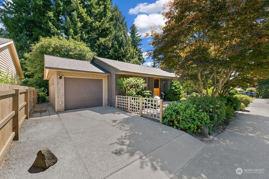 Photo of 6202 39th Avenue NE, Seattle, WA 98115 (MLS # 2140214)