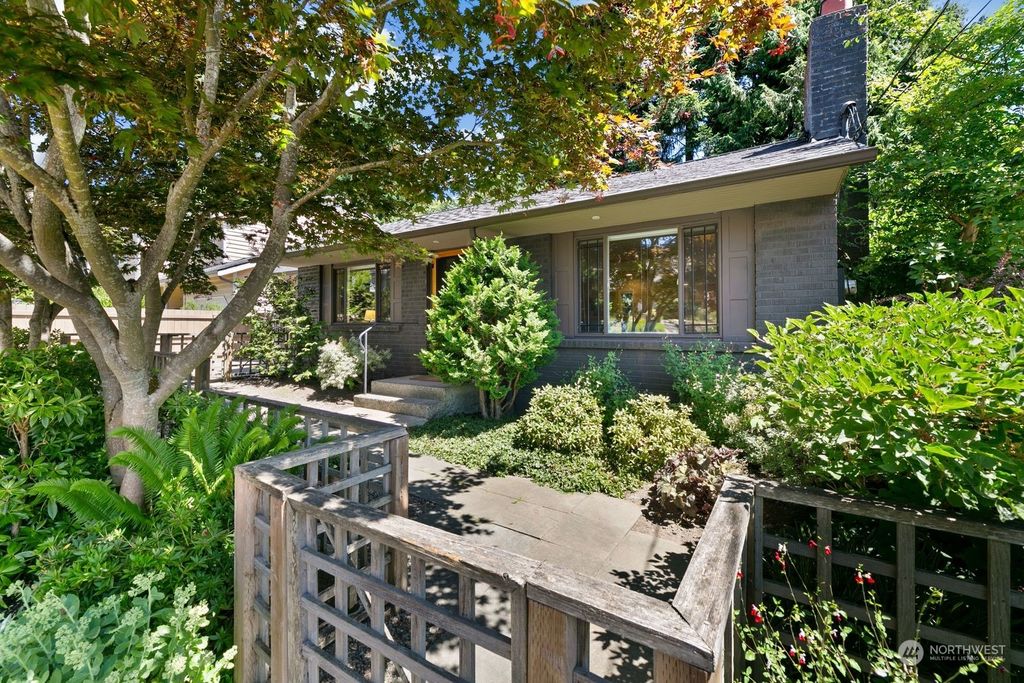 Photo of 6202 39th Avenue NE, Seattle, WA 98115 (MLS # 2140214)