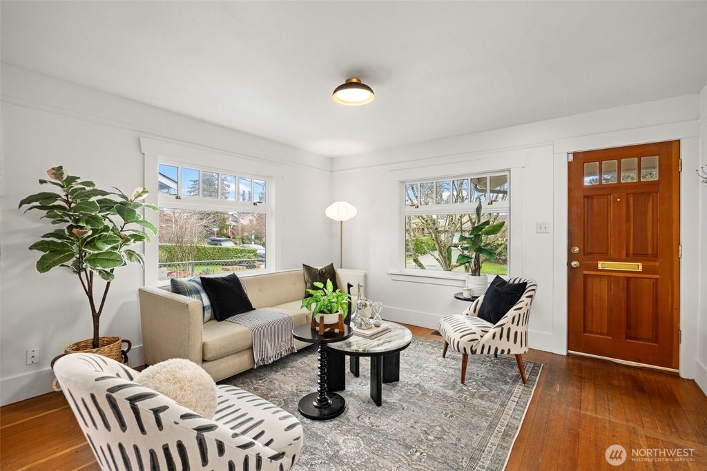 Photo of 7813 46th Avenue S, Seattle, WA 98118 (MLS # 2463416)