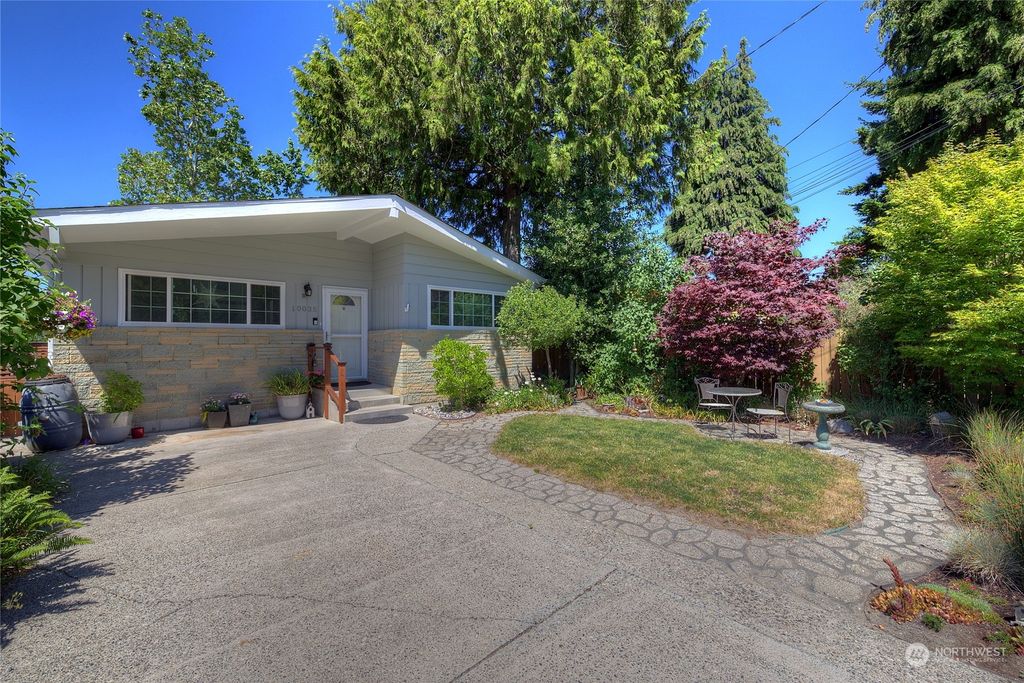 Photo of 10035 Ashworth Avenue N, Seattle, WA 98133 (MLS # 2262865)