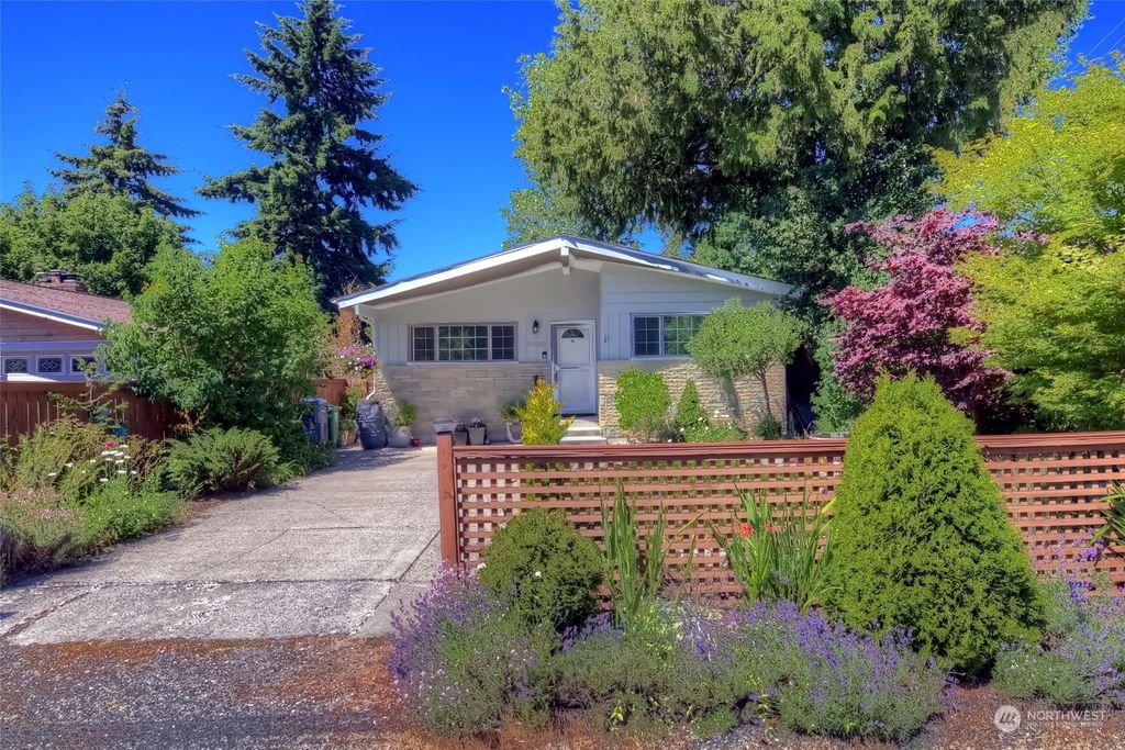 Photo of 10035 Ashworth Avenue N, Seattle, WA 98133 (MLS # 2262865)